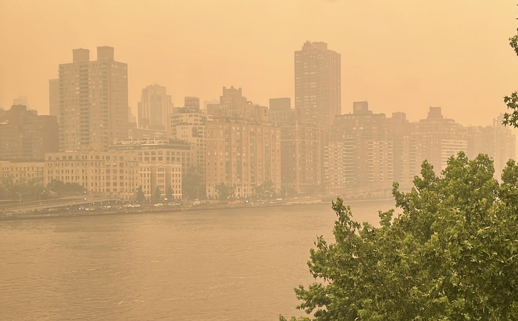 2023年6月初，大风将加拿大野火产生的浓烟带到了纽约市。